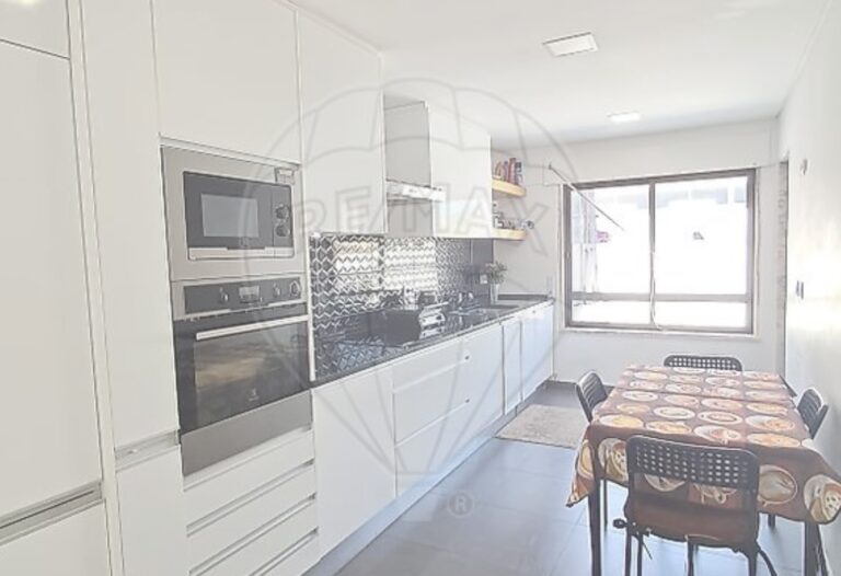 Apartamento T2 Povoa de Santa Iria com box